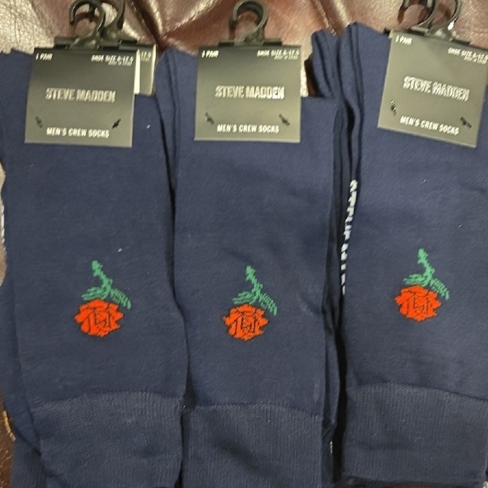 Steve Madden Men's Dark BLUE Socks with Red Rose Design (6 Pair)